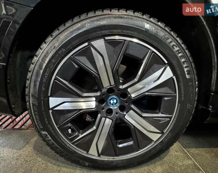 Черный БМВ iX, объемом двигателя 0 л и пробегом 27 тыс. км за 58500 $, фото 49 на Automoto.ua