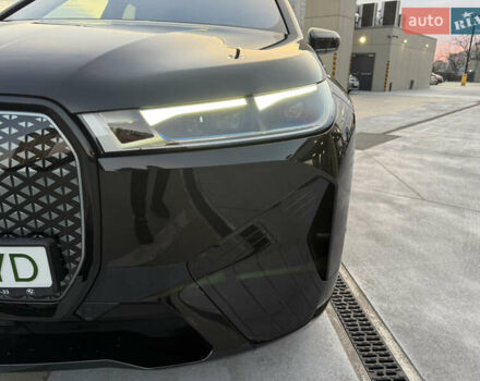 Черный БМВ iX, объемом двигателя 0 л и пробегом 19 тыс. км за 54800 $, фото 8 на Automoto.ua
