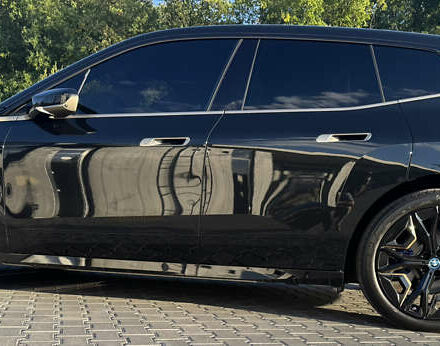 Черный БМВ iX, объемом двигателя 0 л и пробегом 6 тыс. км за 92000 $, фото 2 на Automoto.ua