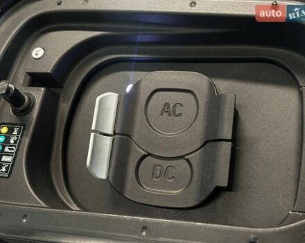 Черный БМВ iX, объемом двигателя 0 л и пробегом 62 тыс. км за 60390 $, фото 10 на Automoto.ua