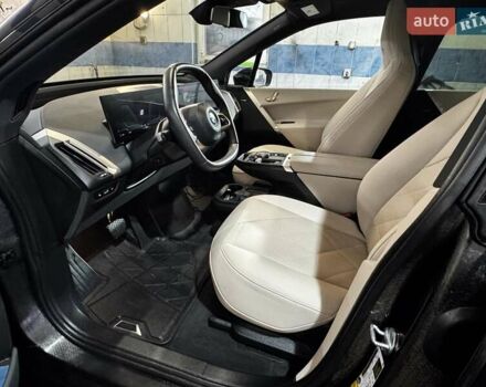 Черный БМВ iX, объемом двигателя 0 л и пробегом 27 тыс. км за 58500 $, фото 52 на Automoto.ua