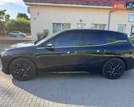 Черный БМВ iX, объемом двигателя 0 л и пробегом 5 тыс. км за 93532 $, фото 2 на Automoto.ua