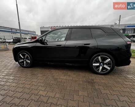 Черный БМВ iX, объемом двигателя 0 л и пробегом 27 тыс. км за 58500 $, фото 7 на Automoto.ua