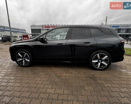 Черный БМВ iX, объемом двигателя 0 л и пробегом 27 тыс. км за 58500 $, фото 6 на Automoto.ua