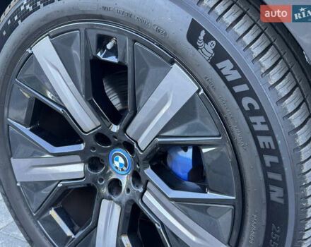 Черный БМВ iX, объемом двигателя 0 л и пробегом 72 тыс. км за 48500 $, фото 11 на Automoto.ua