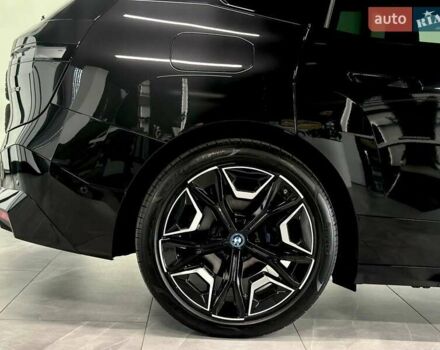 Черный БМВ iX, объемом двигателя 0 л и пробегом 62 тыс. км за 60390 $, фото 7 на Automoto.ua