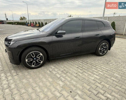 Черный БМВ iX, объемом двигателя 0 л и пробегом 40 тыс. км за 68500 $, фото 2 на Automoto.ua