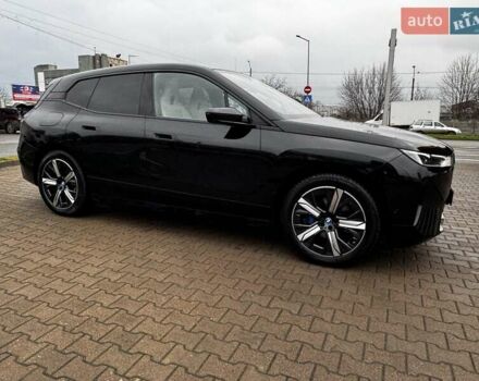Черный БМВ iX, объемом двигателя 0 л и пробегом 27 тыс. км за 58500 $, фото 10 на Automoto.ua