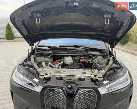 Черный БМВ iX, объемом двигателя 0 л и пробегом 40 тыс. км за 68500 $, фото 20 на Automoto.ua