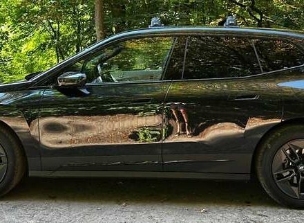 Черный БМВ iX, объемом двигателя 0 л и пробегом 59 тыс. км за 52500 $, фото 6 на Automoto.ua