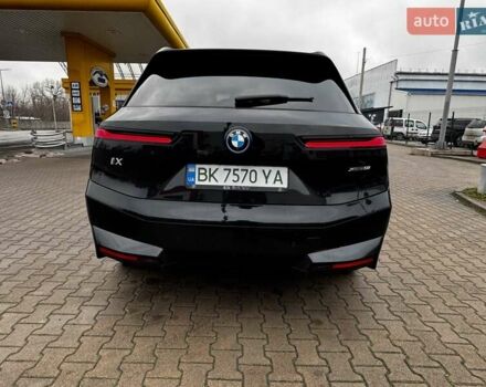 Черный БМВ iX, объемом двигателя 0 л и пробегом 27 тыс. км за 58500 $, фото 14 на Automoto.ua