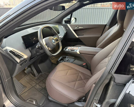 Черный БМВ iX, объемом двигателя 0 л и пробегом 19 тыс. км за 54800 $, фото 11 на Automoto.ua
