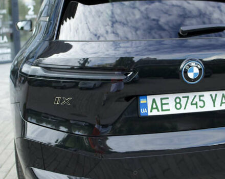 Черный БМВ iX, объемом двигателя 0 л и пробегом 5 тыс. км за 93532 $, фото 11 на Automoto.ua