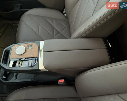 Черный БМВ iX, объемом двигателя 0 л и пробегом 19 тыс. км за 54800 $, фото 16 на Automoto.ua