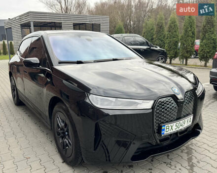 Черный БМВ iX, объемом двигателя 0 л и пробегом 55 тыс. км за 51500 $, фото 1 на Automoto.ua