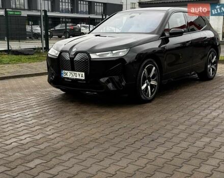 Черный БМВ iX, объемом двигателя 0 л и пробегом 27 тыс. км за 58500 $, фото 24 на Automoto.ua