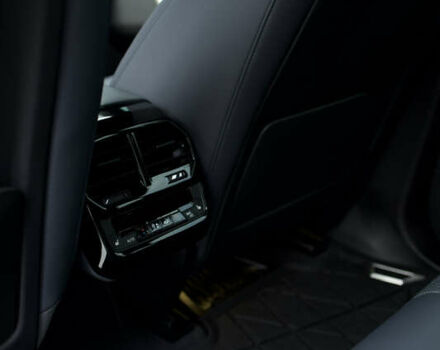 Черный БМВ iX, объемом двигателя 0 л и пробегом 6 тыс. км за 92000 $, фото 32 на Automoto.ua