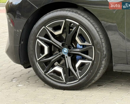 Черный БМВ iX, объемом двигателя 0 л и пробегом 46 тыс. км за 67999 $, фото 14 на Automoto.ua