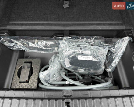 Черный БМВ iX, объемом двигателя 0 л и пробегом 46 тыс. км за 67999 $, фото 42 на Automoto.ua