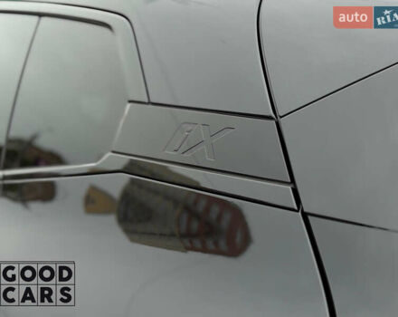 Черный БМВ iX, объемом двигателя 0 л и пробегом 38 тыс. км за 72000 $, фото 13 на Automoto.ua