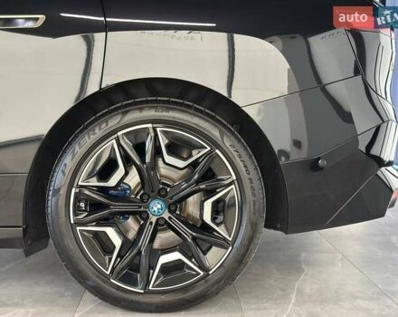 Черный БМВ iX, объемом двигателя 0 л и пробегом 10 тыс. км за 82080 $, фото 8 на Automoto.ua