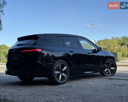 Черный БМВ iX, объемом двигателя 0 л и пробегом 1 тыс. км за 92000 $, фото 7 на Automoto.ua