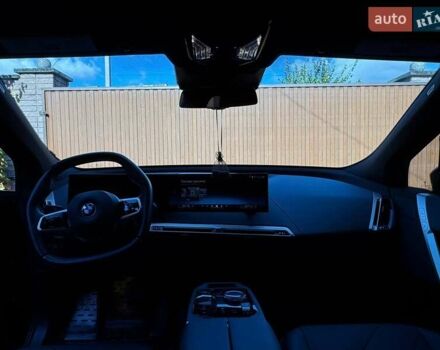 Черный БМВ iX, объемом двигателя 0 л и пробегом 5 тыс. км за 65000 $, фото 9 на Automoto.ua