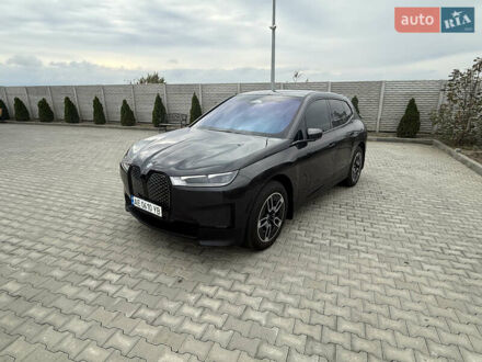 БМВ iX 2023 в Днепре (Днепропетровске) на Automoto.ua Черный БМВ iX, объемом двигателя 0 л и пробегом 40 тыс. км за 68500 $, фото 1 на Automoto.ua