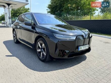 БМВ iX 2023 в Ровно на Automoto.ua Черный БМВ iX, объемом двигателя 0 л и пробегом 18 тыс. км за 60500 $, фото 1 на Automoto.ua