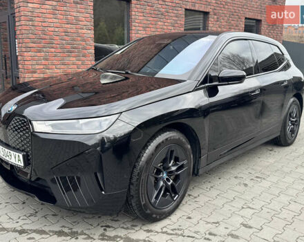 Черный БМВ iX, объемом двигателя 0 л и пробегом 55 тыс. км за 51500 $, фото 1 на Automoto.ua