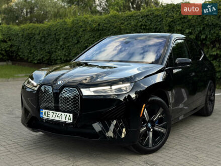 Черный БМВ iX, объемом двигателя 0 л и пробегом 1 тыс. км за 69900 $, фото 1 на Automoto.ua