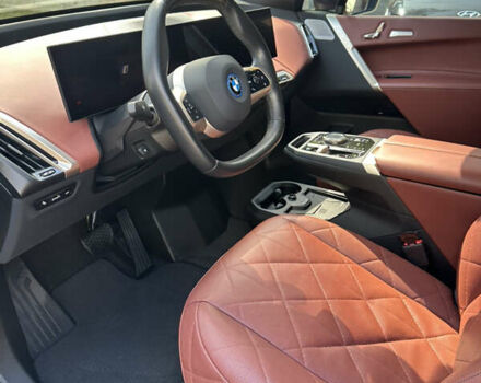 Красный БМВ iX, объемом двигателя 0 л и пробегом 103 тыс. км за 49900 $, фото 4 на Automoto.ua