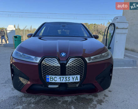 Красный БМВ iX, объемом двигателя 0 л и пробегом 43 тыс. км за 73999 $, фото 1 на Automoto.ua
