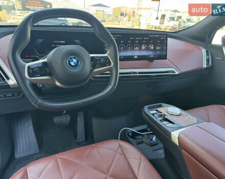 Красный БМВ iX, объемом двигателя 0 л и пробегом 43 тыс. км за 73999 $, фото 13 на Automoto.ua