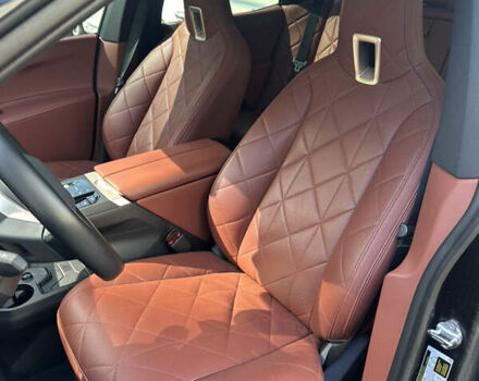 Красный БМВ iX, объемом двигателя 0 л и пробегом 103 тыс. км за 49900 $, фото 3 на Automoto.ua