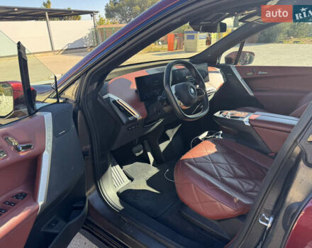 Красный БМВ iX, объемом двигателя 0 л и пробегом 43 тыс. км за 73999 $, фото 12 на Automoto.ua