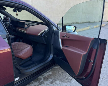 Красный БМВ iX, объемом двигателя 0 л и пробегом 43 тыс. км за 73999 $, фото 9 на Automoto.ua