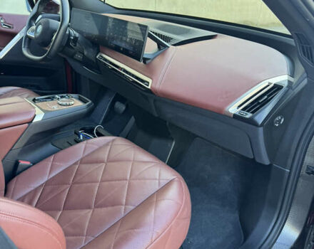 Красный БМВ iX, объемом двигателя 0 л и пробегом 43 тыс. км за 73999 $, фото 7 на Automoto.ua