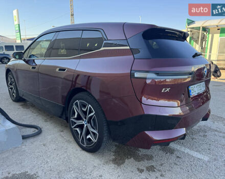 Красный БМВ iX, объемом двигателя 0 л и пробегом 43 тыс. км за 73999 $, фото 4 на Automoto.ua