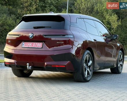 Красный БМВ iX, объемом двигателя 0 л и пробегом 130 тыс. км за 53900 $, фото 5 на Automoto.ua
