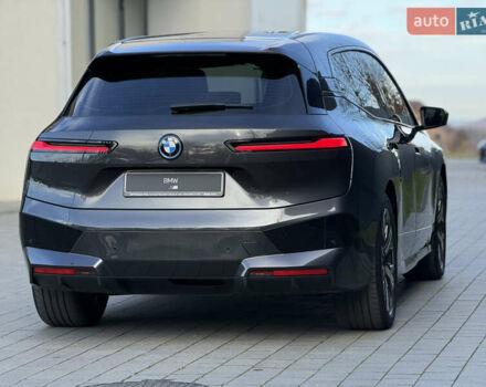 Серый БМВ iX, объемом двигателя 0 л и пробегом 79 тыс. км за 43950 $, фото 5 на Automoto.ua