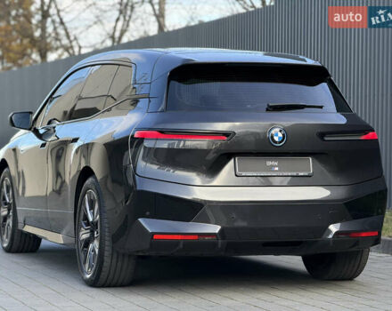 Серый БМВ iX, объемом двигателя 0 л и пробегом 79 тыс. км за 43950 $, фото 6 на Automoto.ua