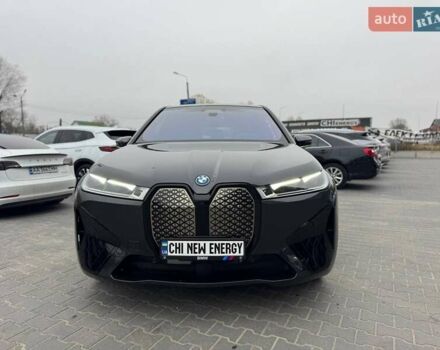 Серый БМВ iX, объемом двигателя 0 л и пробегом 32 тыс. км за 72900 $, фото 4 на Automoto.ua