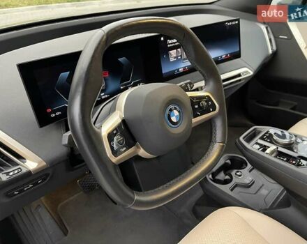 Серый БМВ iX, объемом двигателя 0 л и пробегом 53 тыс. км за 58800 $, фото 17 на Automoto.ua