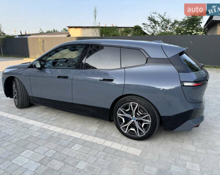 Серый БМВ iX, объемом двигателя 0 л и пробегом 47 тыс. км за 58500 $, фото 3 на Automoto.ua