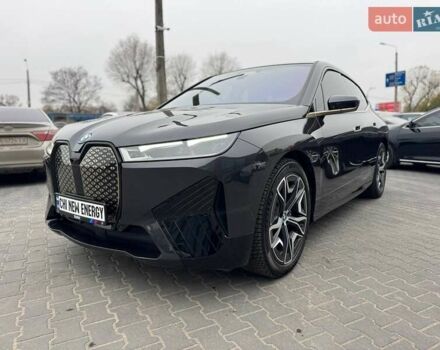 Серый БМВ iX, объемом двигателя 0 л и пробегом 32 тыс. км за 72900 $, фото 5 на Automoto.ua