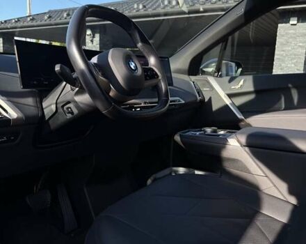 Серый БМВ iX, объемом двигателя 0 л и пробегом 35 тыс. км за 47500 $, фото 48 на Automoto.ua