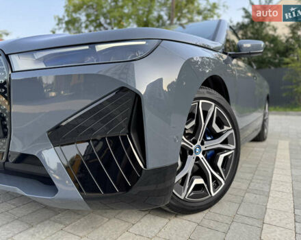 Серый БМВ iX, объемом двигателя 0 л и пробегом 47 тыс. км за 58500 $, фото 8 на Automoto.ua