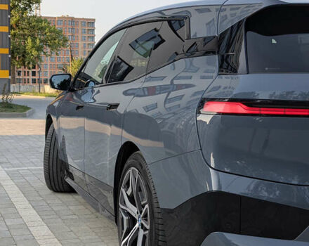 Серый БМВ iX, объемом двигателя 0 л и пробегом 47 тыс. км за 58500 $, фото 5 на Automoto.ua