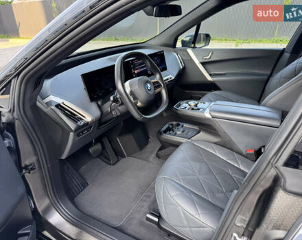 Серый БМВ iX, объемом двигателя 0 л и пробегом 47 тыс. км за 58500 $, фото 21 на Automoto.ua